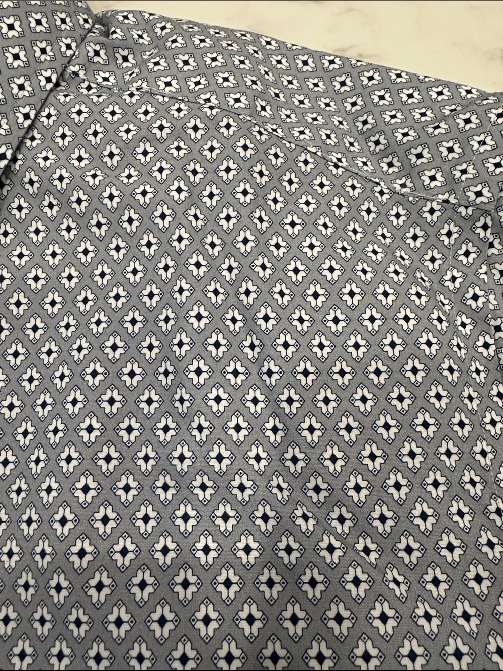 UNTUCKit Men's Short-Sleeve Button-Down Shirt - Gray Geometric Print - Picture 7 of 11